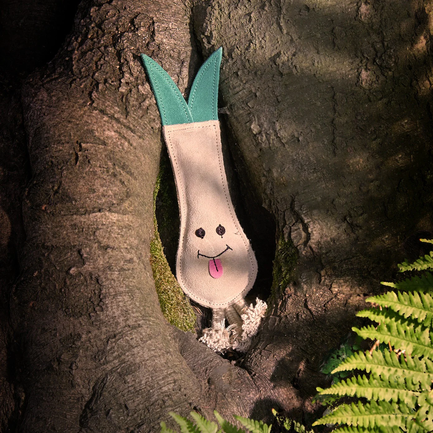 Green & Wilds Eco Dog Toy Lenny The Leek - Image 5