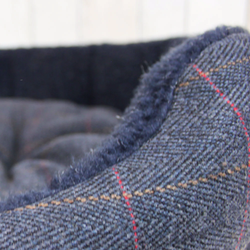 Earthbound Tweed Snuggle Bed - Image 4